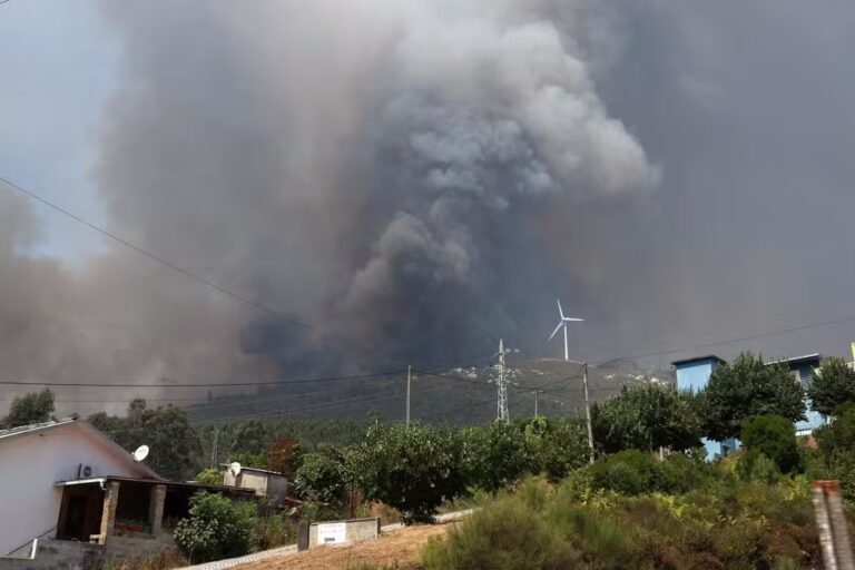 2025-07-31t190746z-724424170-rc2rxfakriw0-rtrmadp-3-europe-weather-wildfire-portugal